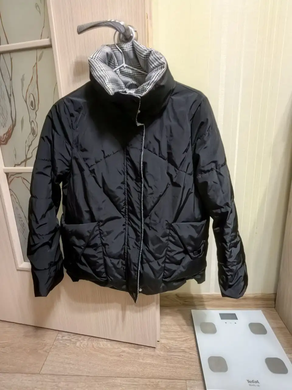 Продам две демисезонные куртки размер 42 - Верхняя одежда (Одежда) в Южно-Сахалинск