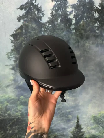 Продам шлем для верховой езды - Садоводство в Южно-Сахалинск