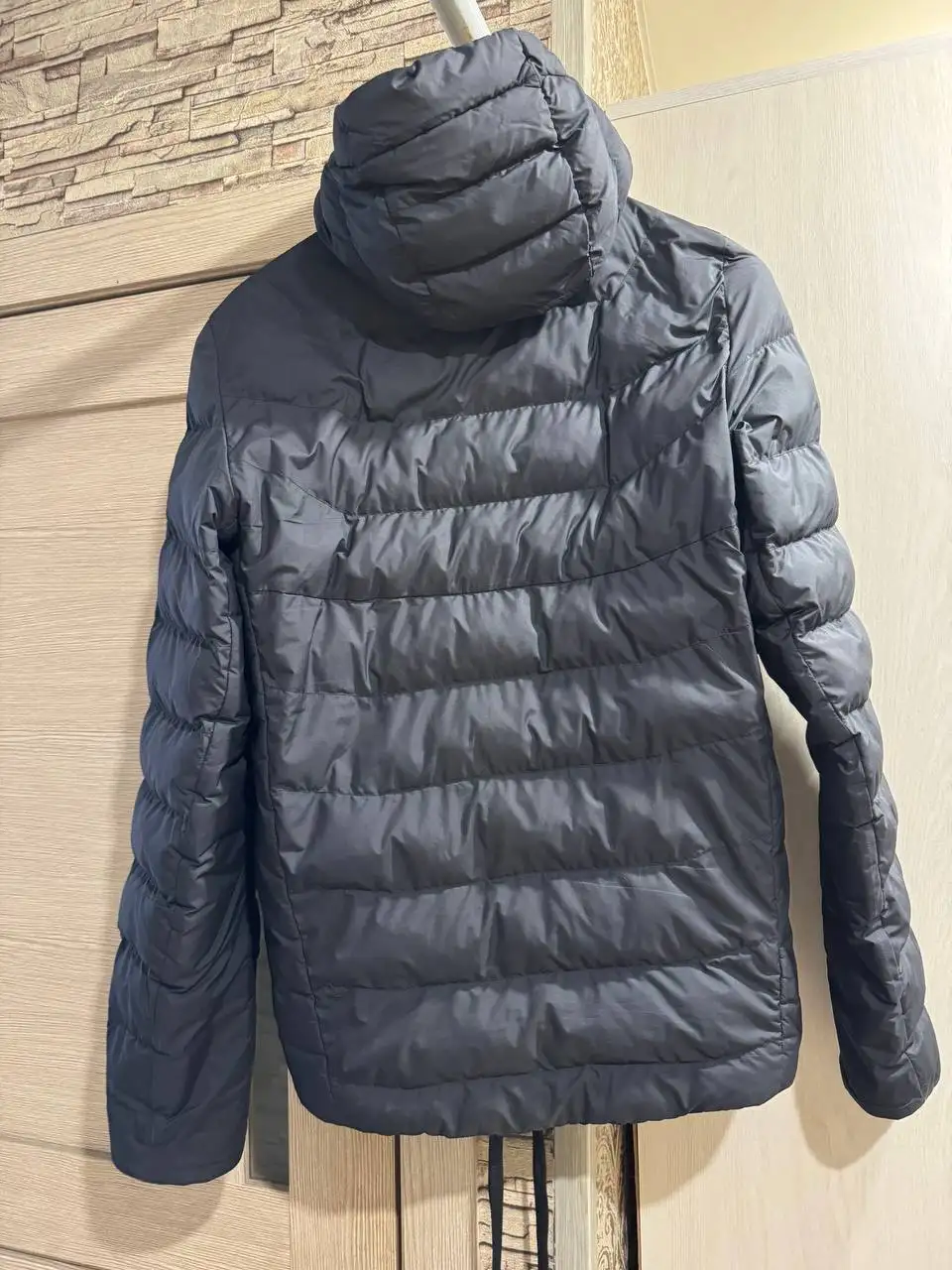 Пуховик Salomon размер S - Верхняя одежда (Одежда) в Южно-Сахалинск