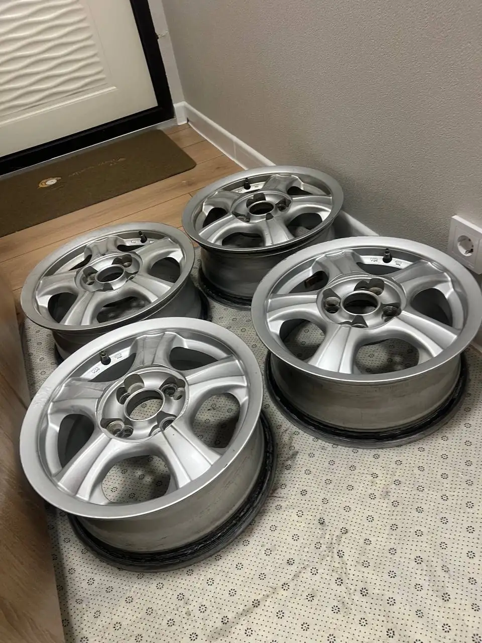 Продам диски R14 - Диски и шины (Авто) в Южно-Сахалинск