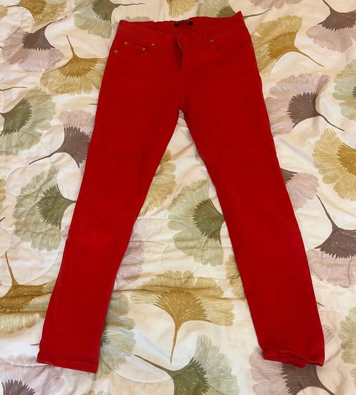 Новые джинсы и топ бардо в Южно-Сахалинске - Одежда в Южно-Сахалинск