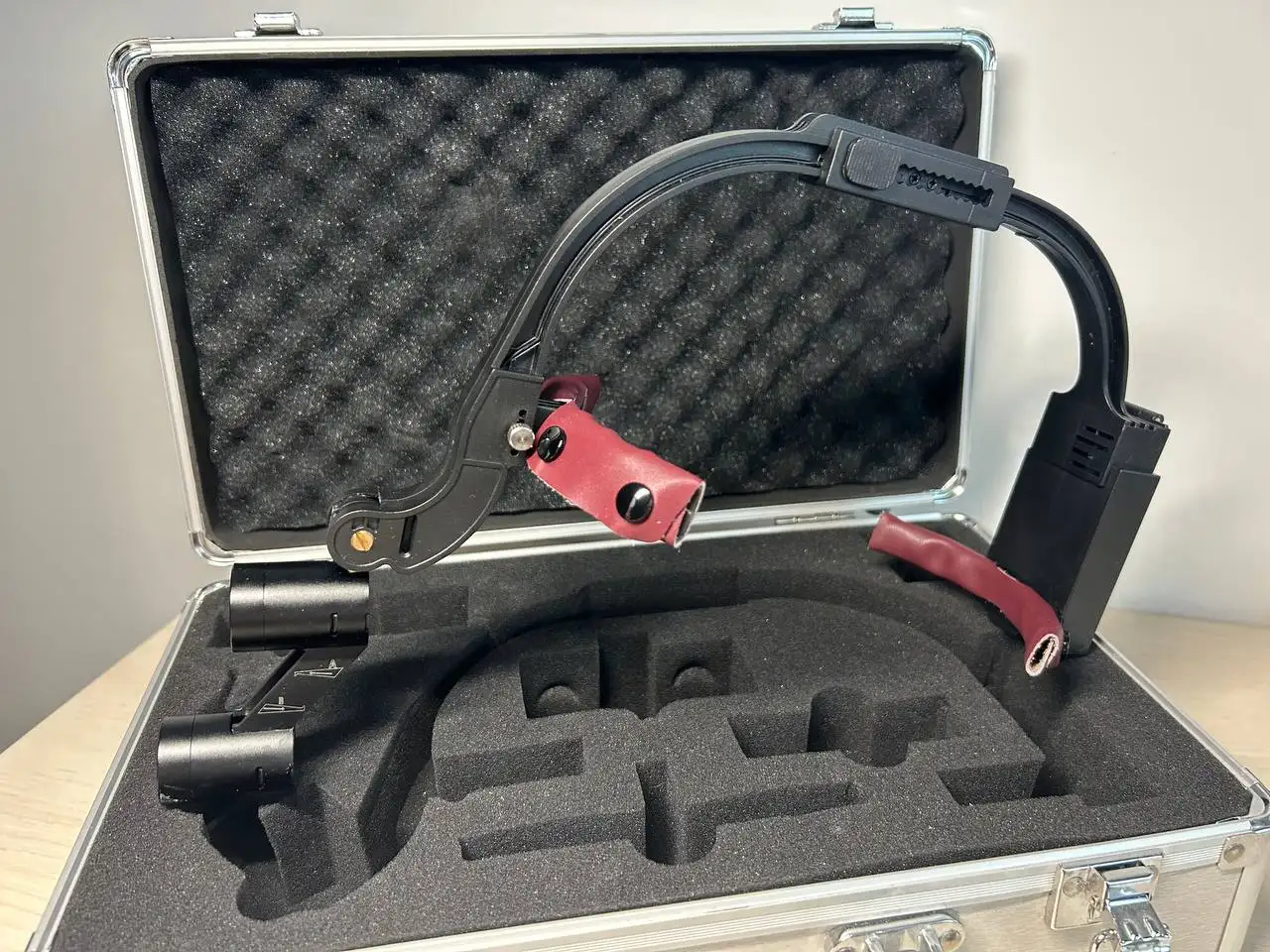 Профессиональный налобный осветитель с бинокулярами 2,5x и линзой +1,5 - Хобби и отдых в Южно-Сахалинск