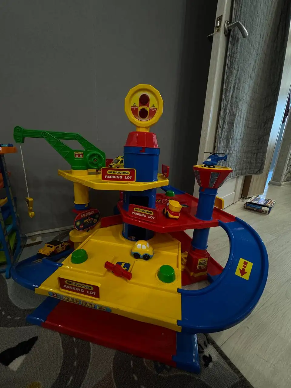 Парковка с лифтом - Недвижимость в Южно-Сахалинск