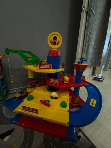 Парковка с лифтом - Аренда посуточно в Южно-Сахалинск