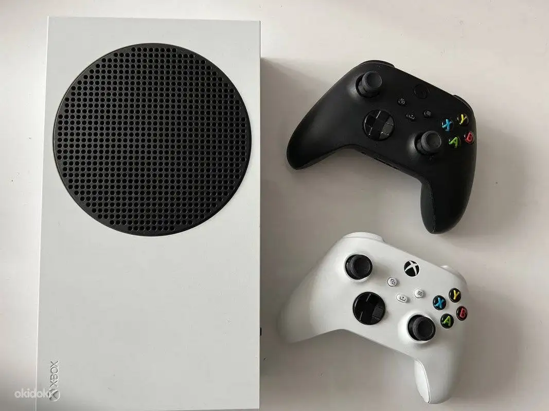 Продам Xbox Series S с играми и аксессуарами - Игровые приставки (Электроника) в Южно-Сахалинск
