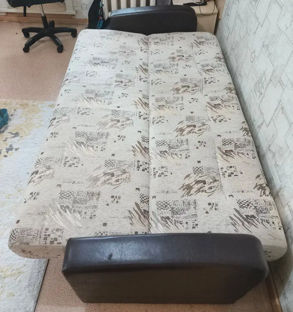 Продажа дивана с последствиями от кота - Барахолка в Южно-Сахалинск