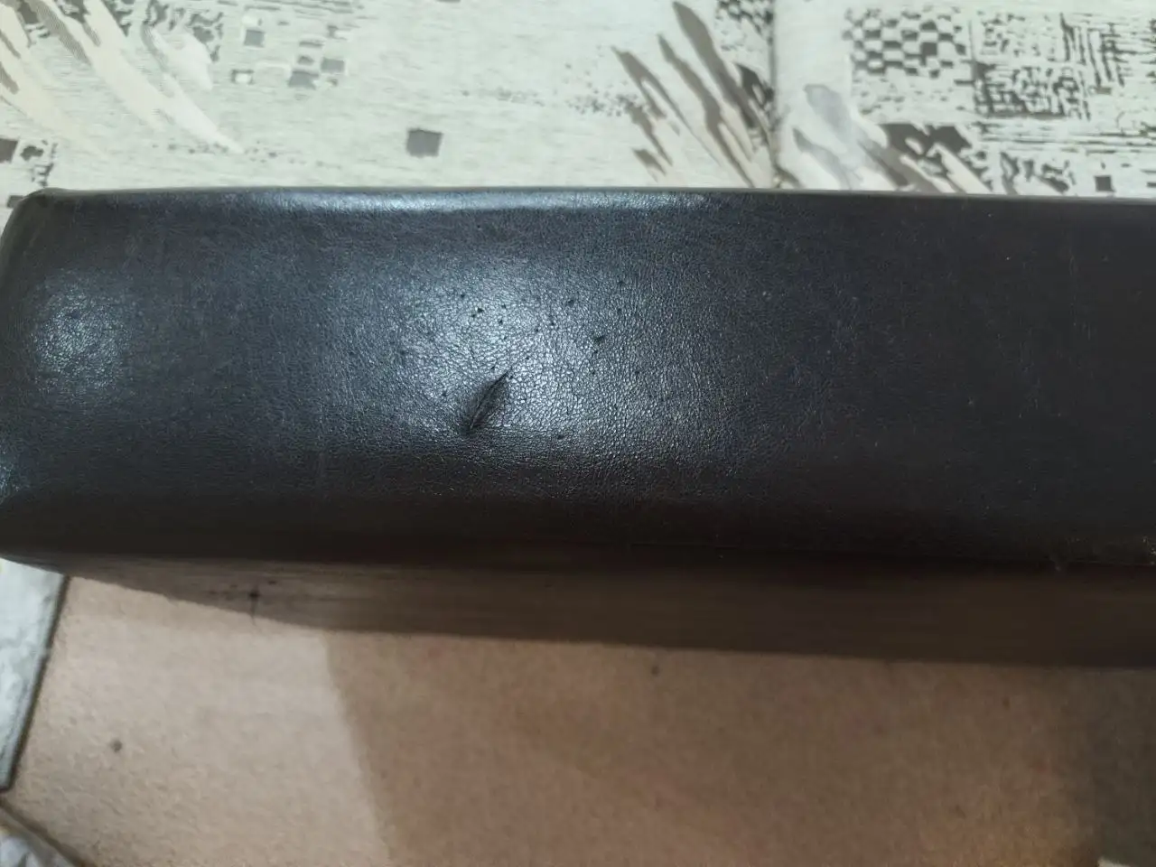 Продажа дивана с последствиями от кота - Барахолка в Южно-Сахалинск