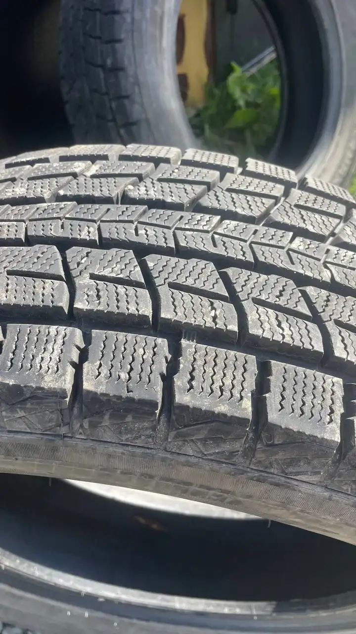 Продам два баллона 225/65 r17 - Шины и диски (Авто) в Южно-Сахалинск