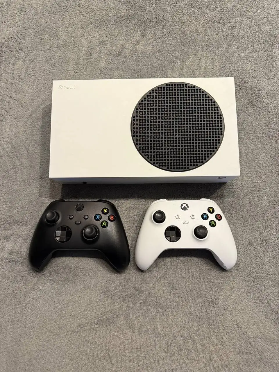 Продам Xbox Series S с аккаунтом и геймпадами - Игровые приставки (Электроника) в Южно-Сахалинск