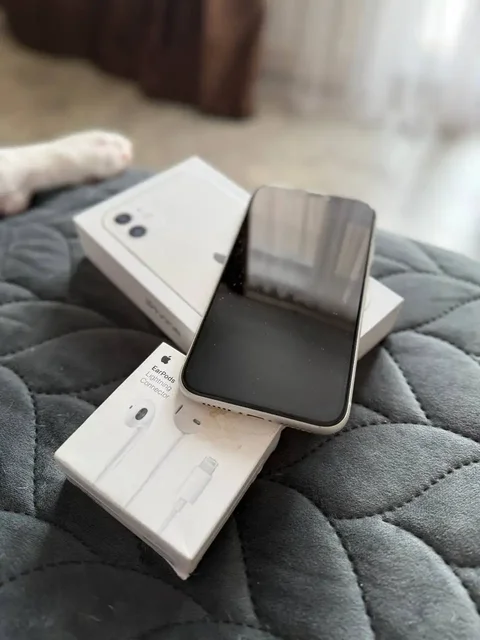 Продам iPhone 11 128gb белый в идеальном состоянии - Электроника в Южно-Сахалинск