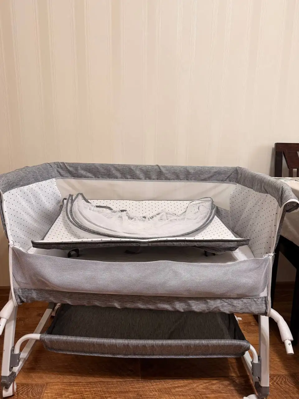 Продам приставную люльку-кроватку для малышей - Детская мебель (Товары для детей) в Южно-Сахалинск