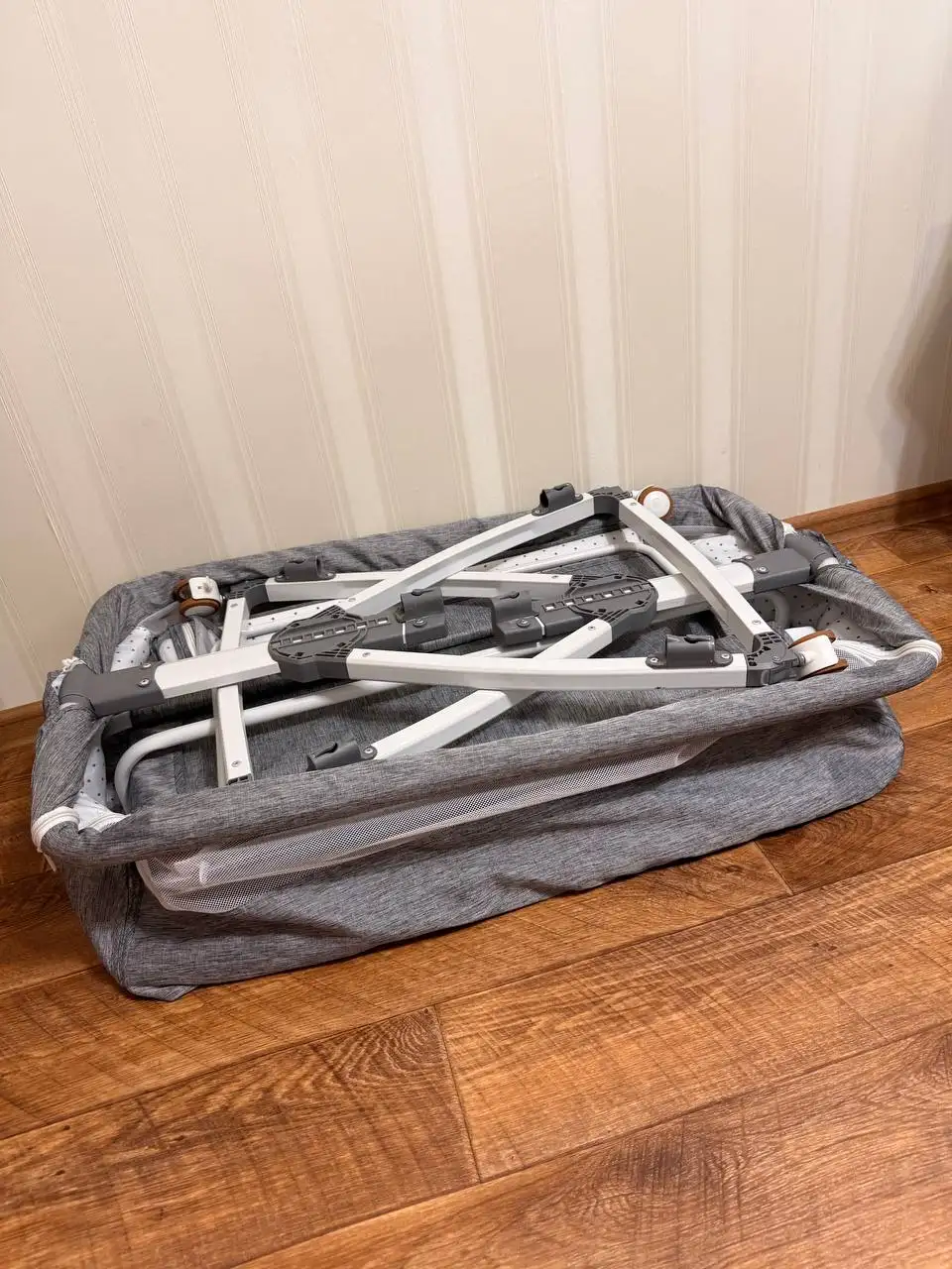 Продам приставную люльку-кроватку для малышей - Детская мебель (Товары для детей) в Южно-Сахалинск