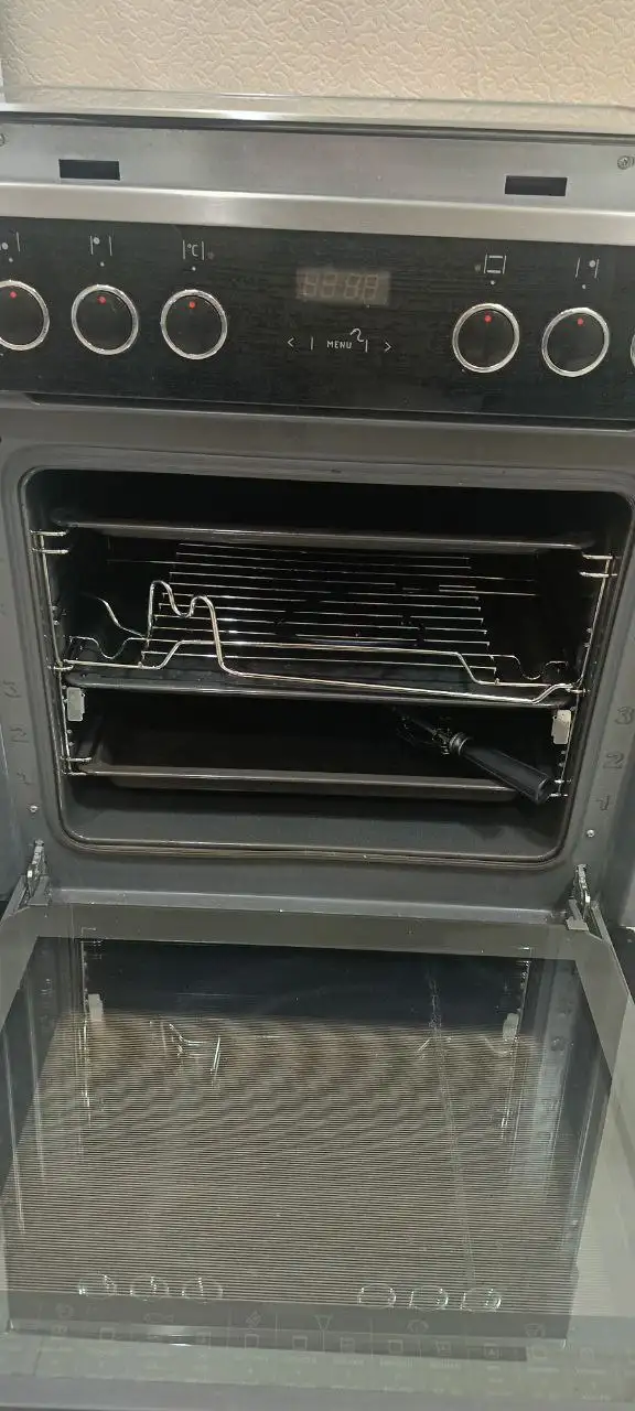 Продам встраиваемую печь с духовкой - Кухонная техника (Для дома и дачи) в Южно-Сахалинск