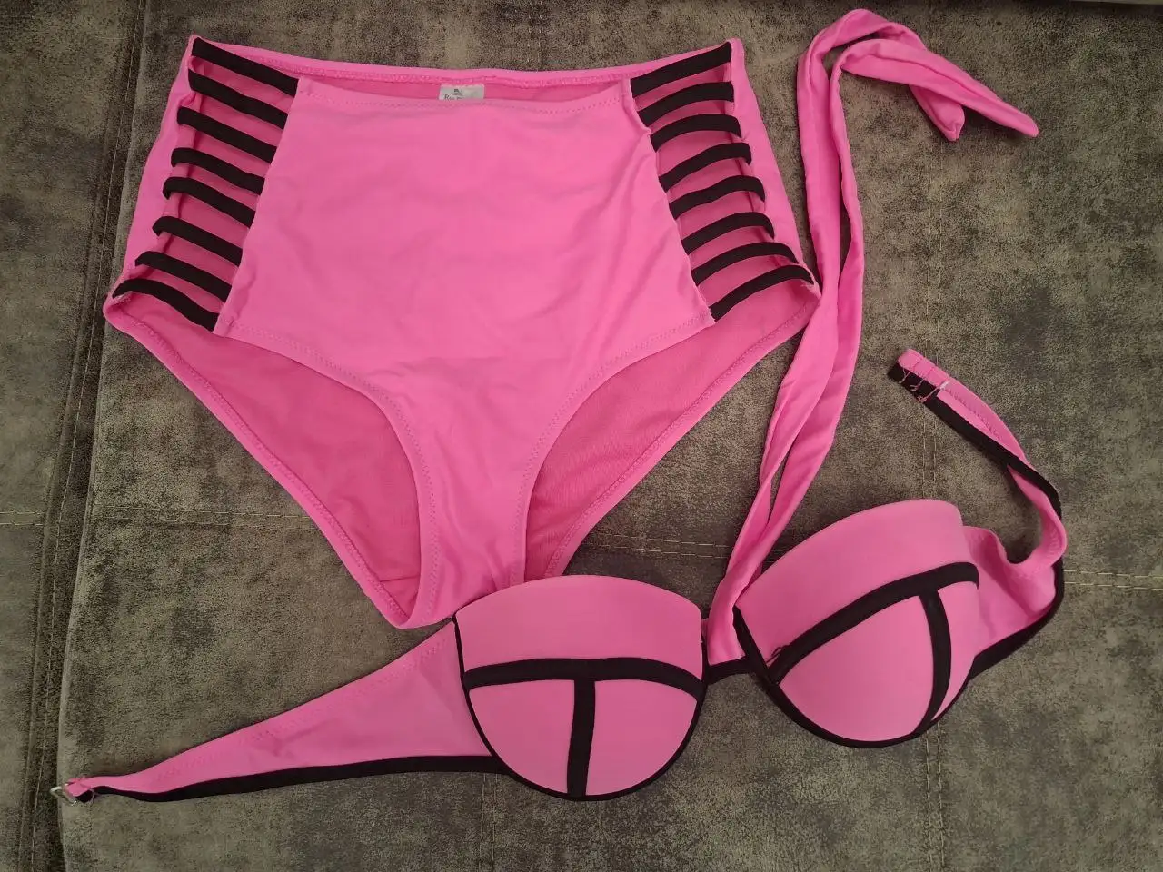 Подушка и купальник - Одежда в Южно-Сахалинск