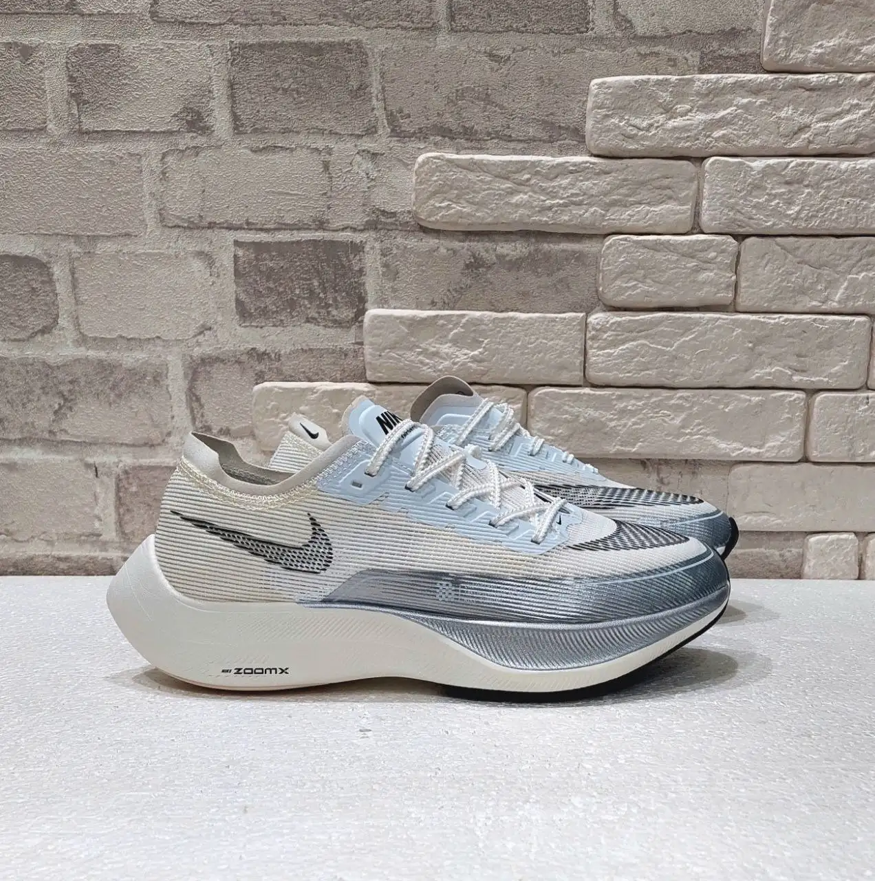 Мужские и женские кроссовки в Южно-Сахалинске - Обувь (Одежда) в Южно-Сахалинск