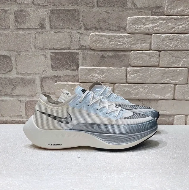 Мужские и женские кроссовки в Южно-Сахалинске - Перманентный макияж в Южно-Сахалинск