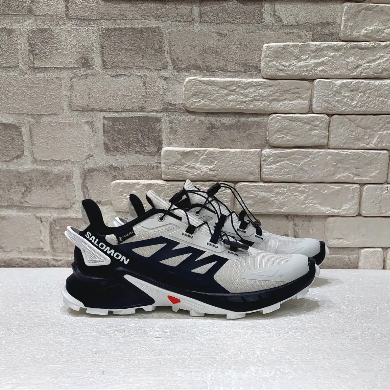 Мужские и женские кроссовки в Южно-Сахалинске - Обувь (Одежда) в Южно-Сахалинск