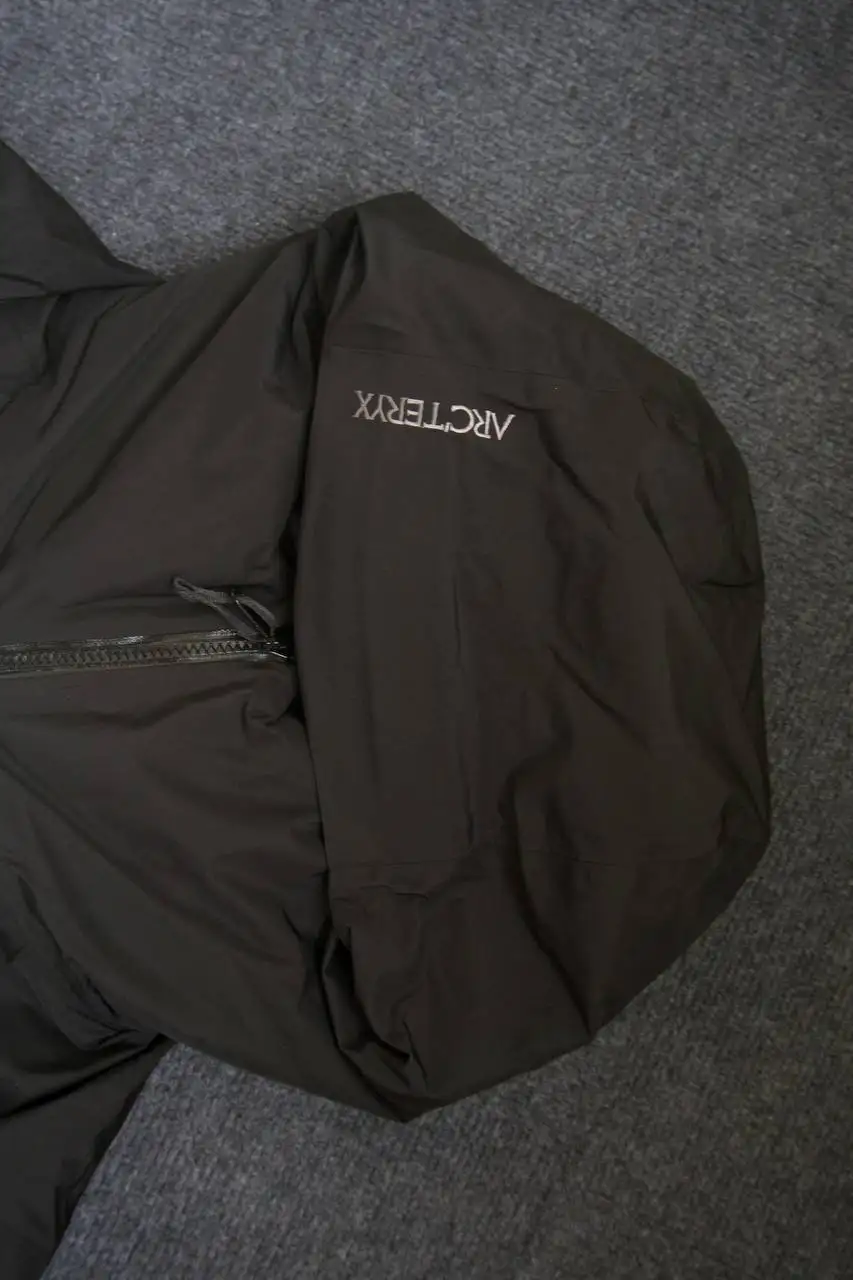 Теплый пуховик Arcteryx Macai для катания в горах - Пуховики (Одежда) в Южно-Сахалинск