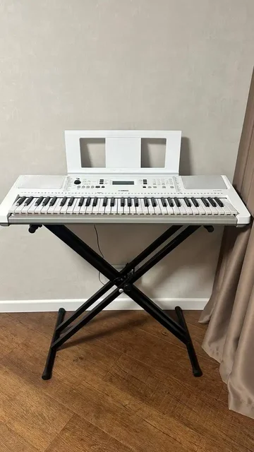 Синтезатор с подсветкой и функцией обучения - Музыкальные инструменты в Южно-Сахалинск