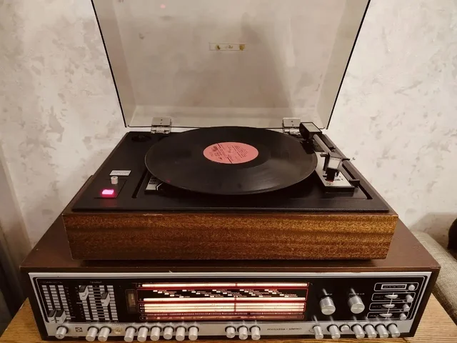 Радиола Радиотехника Мелодия-104 Стерео - Ноутбуки в Южно-Сахалинск