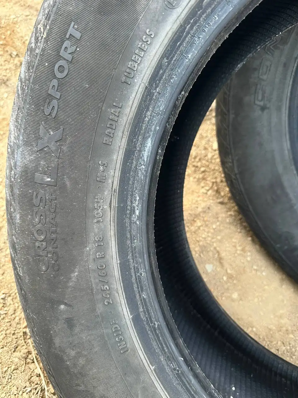 Одно колесо с порезом в Корсакове - Шины и диски (Авто) в Корсаков