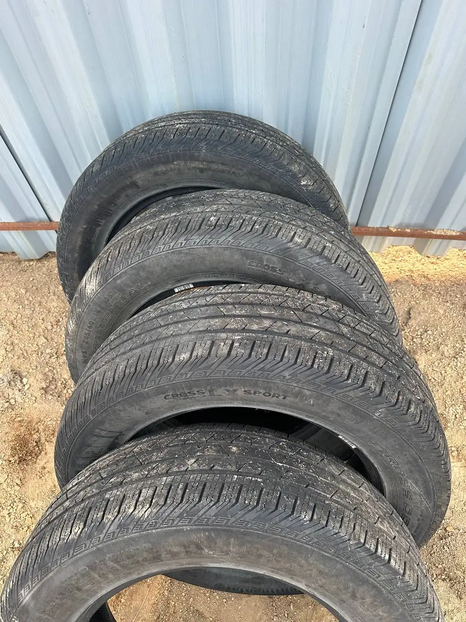 Одно колесо с порезом в Корсакове - Шины и диски (Авто) в Корсаков