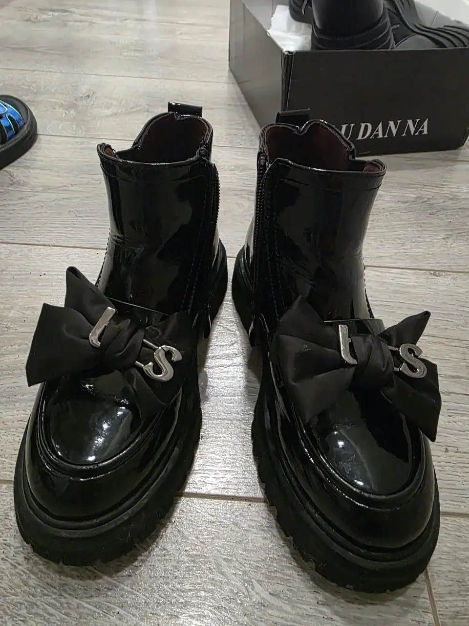 Осенне-весенняя одежда размер 33 б/у - Одежда в Южно-Сахалинск