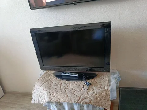 Телевизор видеодвойка Toshiba - Наушники в Южно-Сахалинск