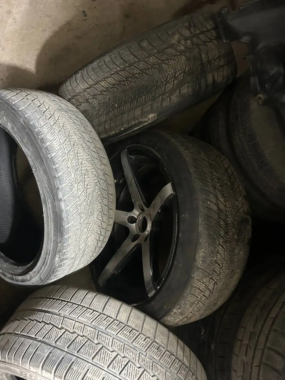 Диски и резина 225/45/18 - Запчасти (Авто) в Южно-Сахалинск