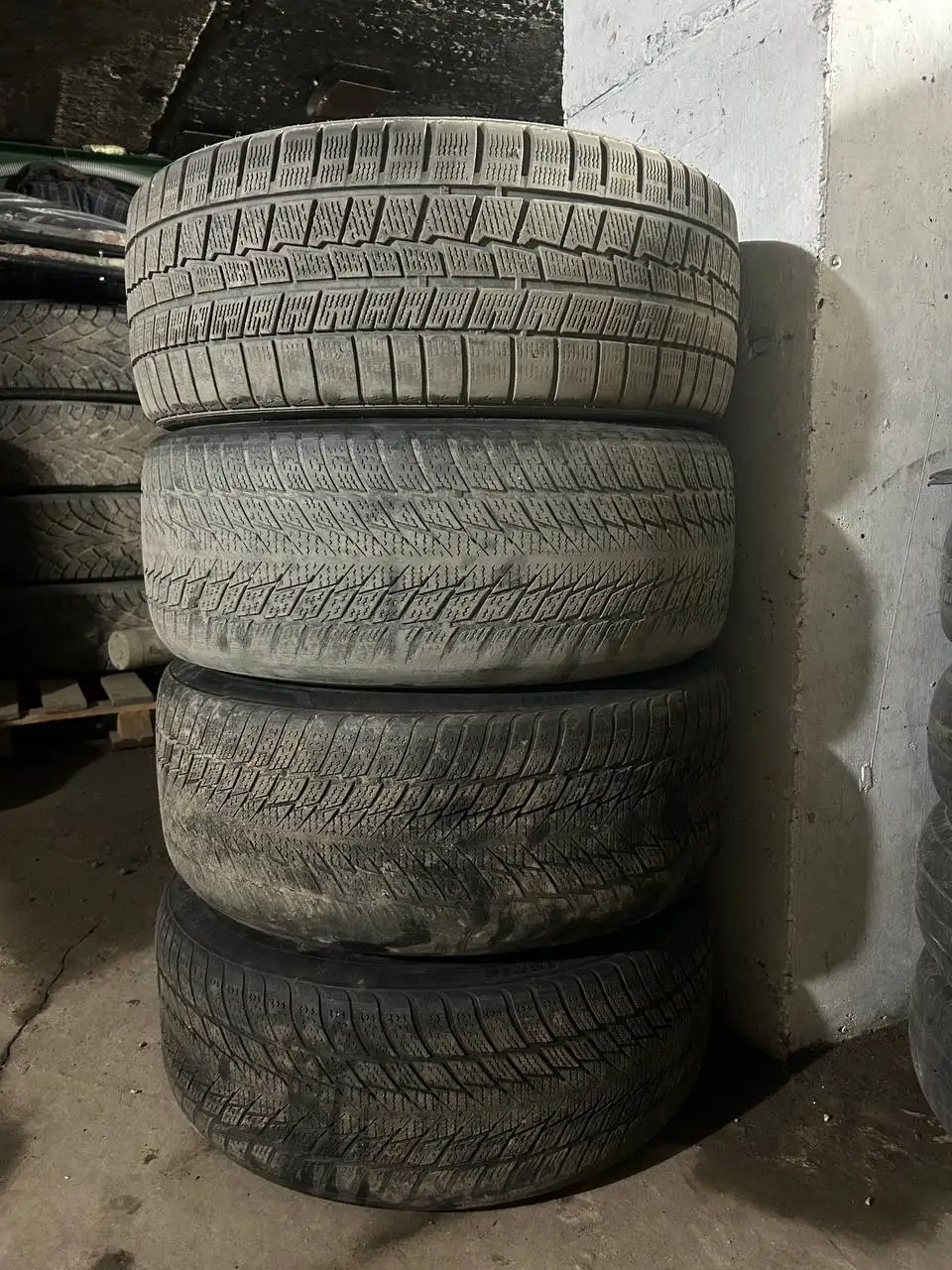 Диски и резина 225/45/18 - Запчасти (Авто) в Южно-Сахалинск