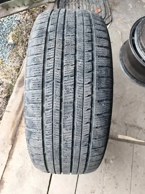 Продажа 4 зимних шин - частное объявление в Корсаков