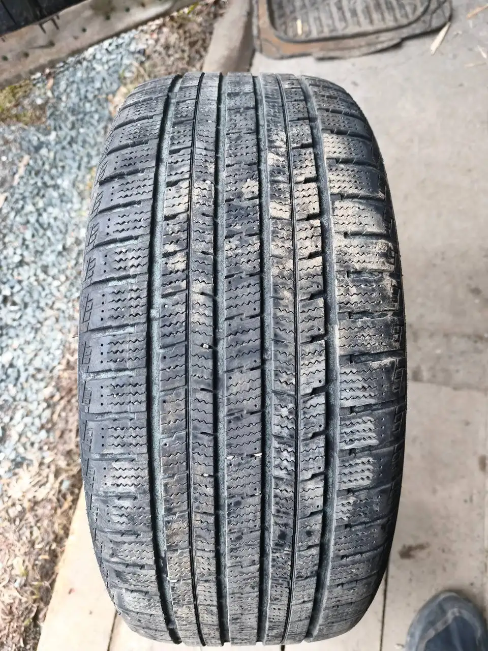 Продажа 4 зимних шин - Шины и диски (Авто) в Корсаков