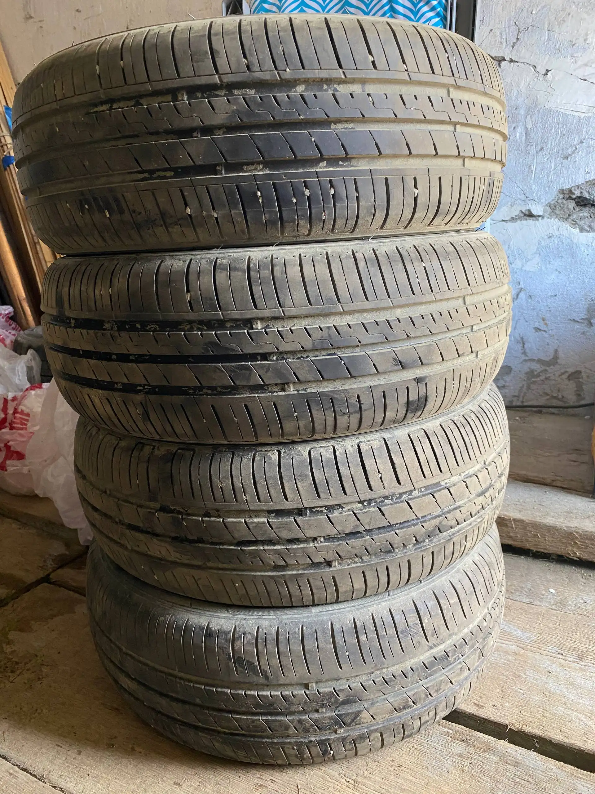 Комплект летней резины 165/60/14 - Шины и диски (Авто) в Южно-Сахалинск