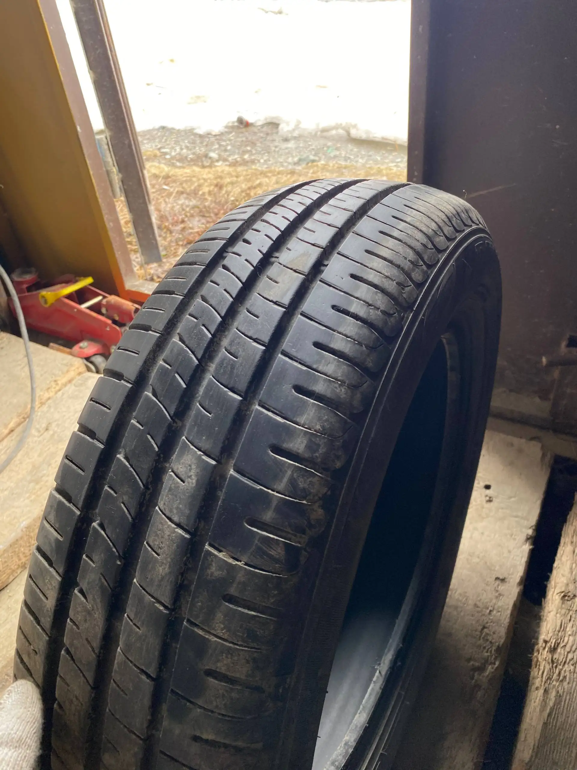 Комплект летней резины Dunlop 175/65/15 - Шины и диски (Запчасти) в Южно-Сахалинск