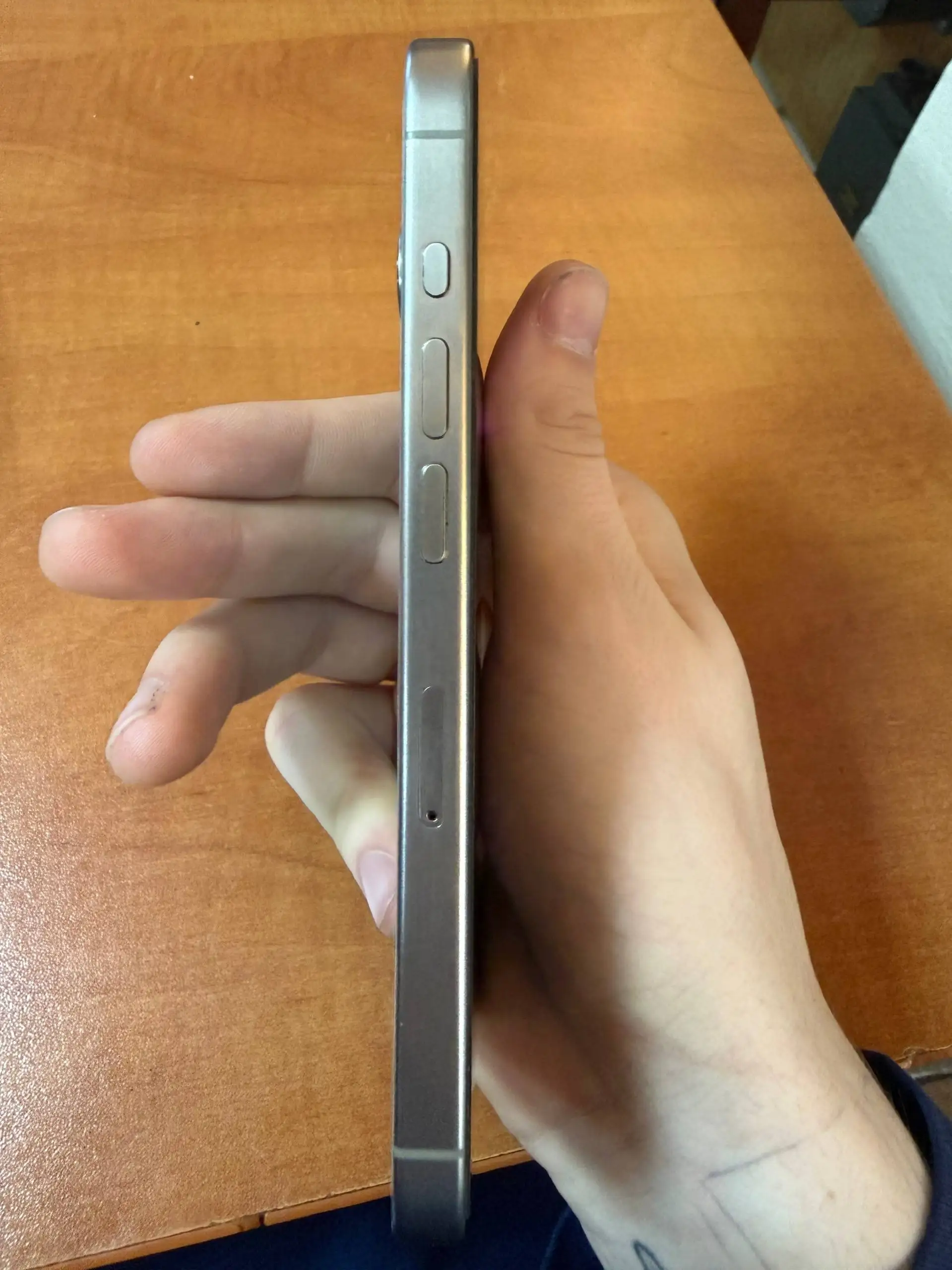 Продам телефон IPhone 15 pro 256гб - Смартфоны (Электроника) в Южно-Сахалинск