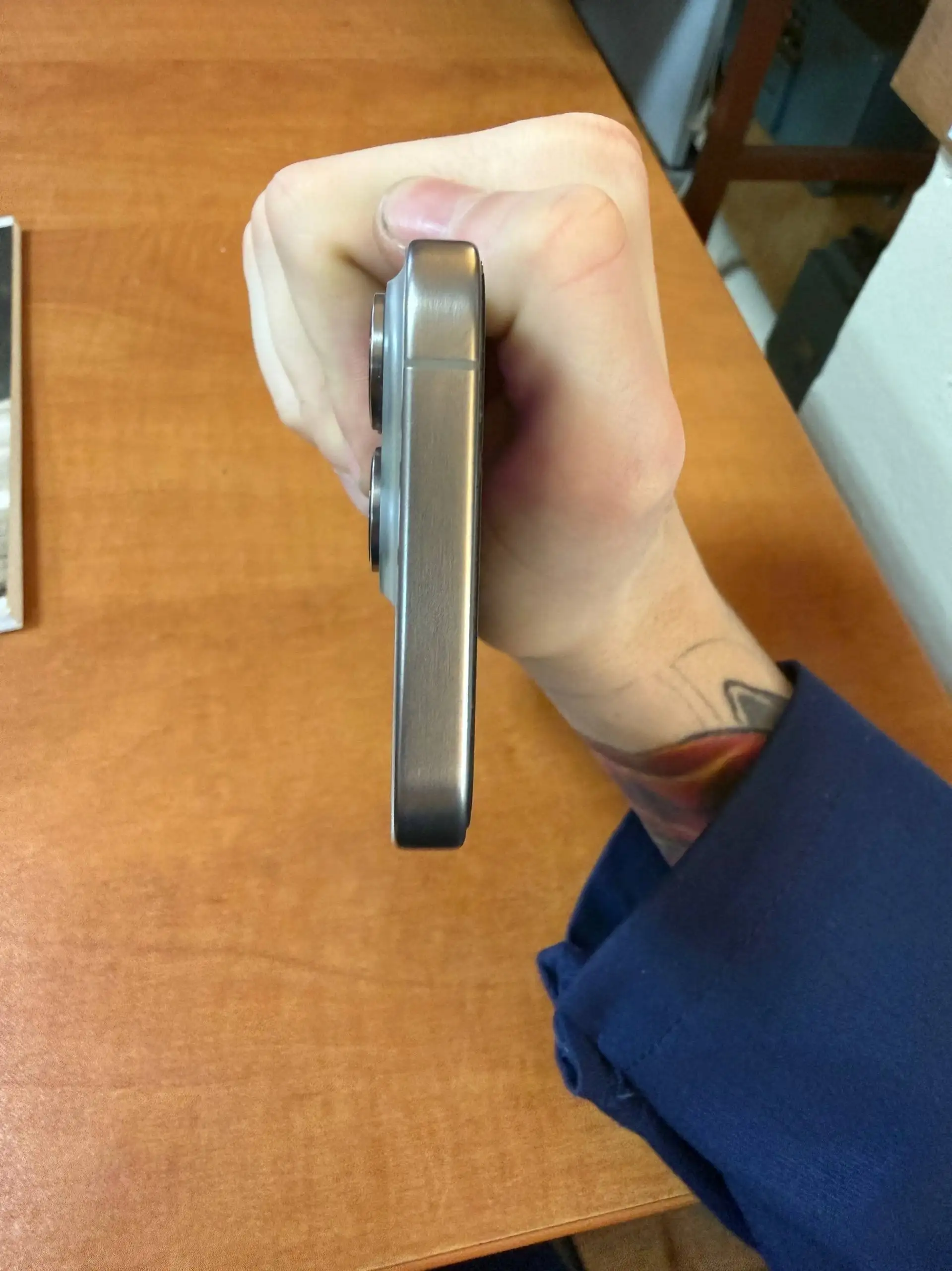 Продам телефон IPhone 15 pro 256гб - Смартфоны (Электроника) в Южно-Сахалинск