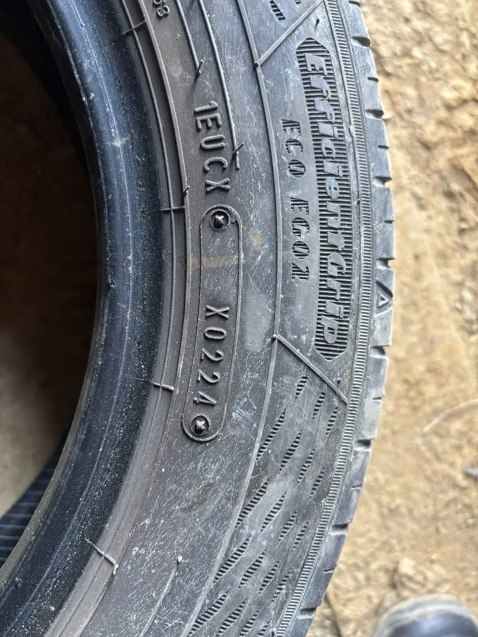Продам комплект летней резины 165/65r14 - Шины и диски (Авто) в Южно-Сахалинск