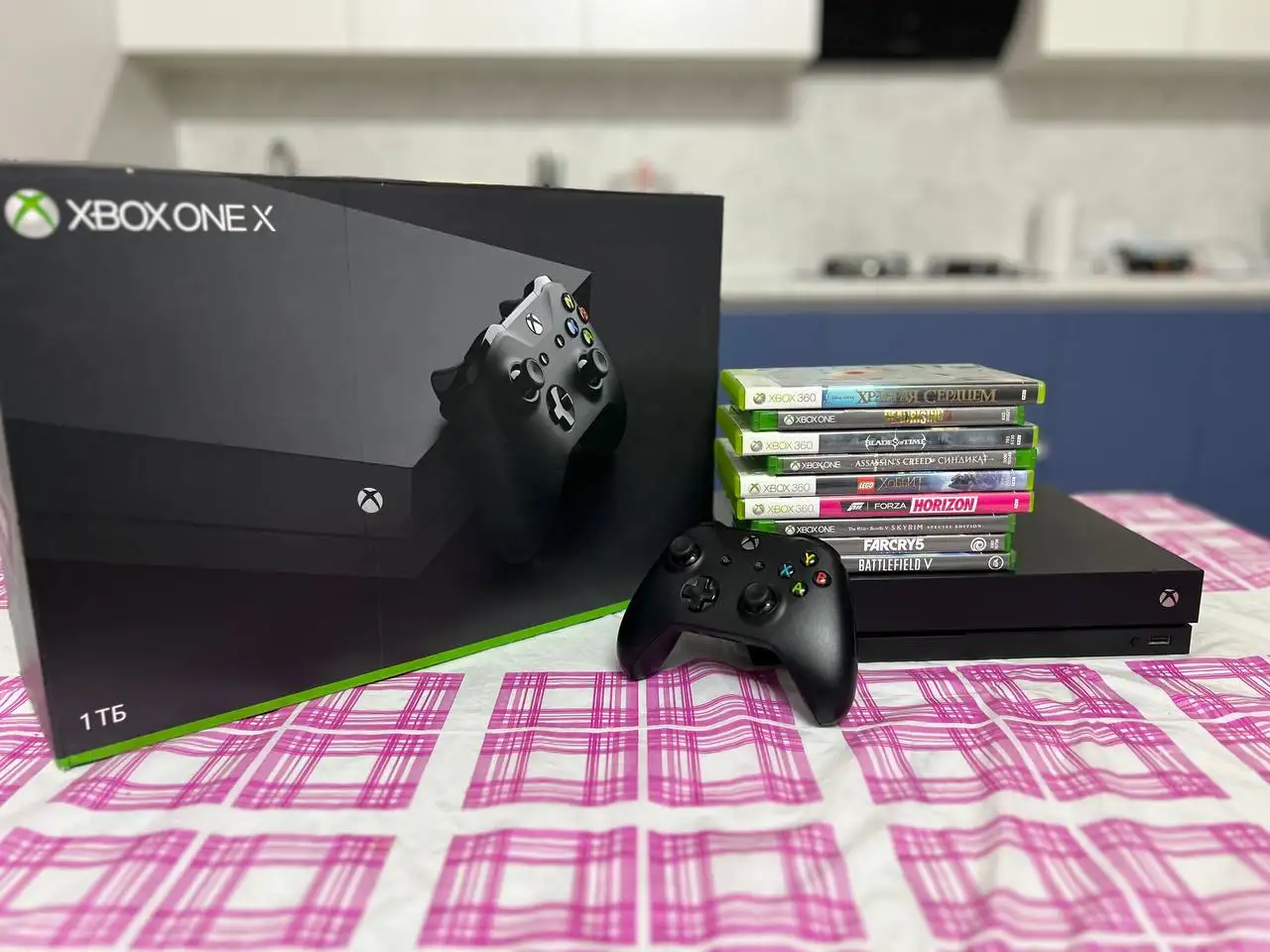 Продам Xbox One X 1T с играми и аккаунтом - Игровые приставки (Электроника) в Южно-Сахалинск
