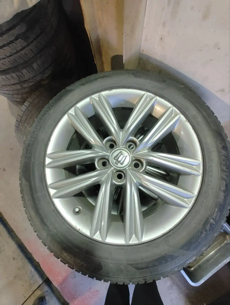 Автомобильные диски и шины R17 225/55 - Диски и шины (Запчасти) в Южно-Сахалинск