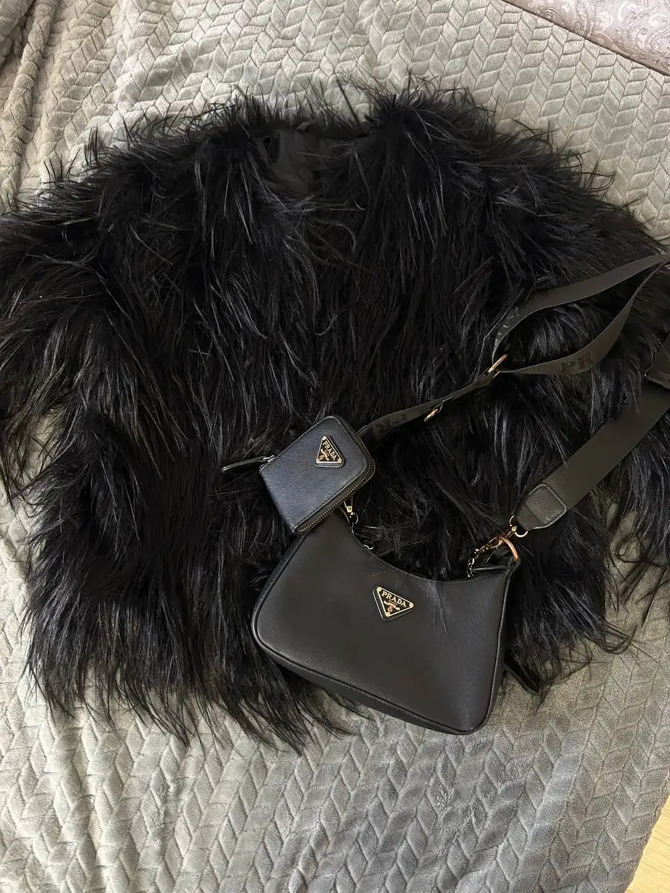 Продам шубу - Верхняя одежда (Одежда) в Южно-Сахалинск