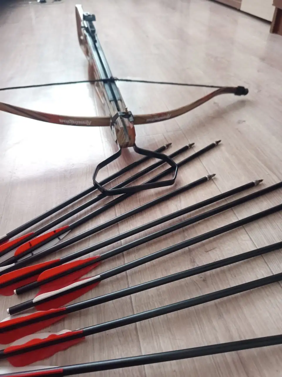 Продам 9т,10 стрел в с концевиками в комплекте - Барахолка в Южно-Сахалинск