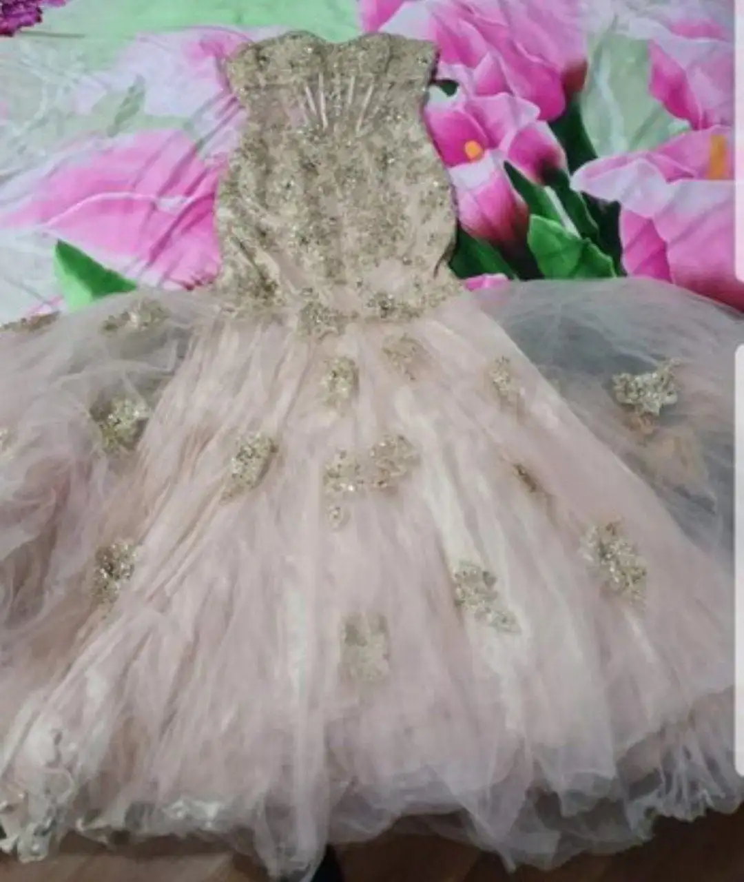 Расшитое мерцающими камнями платье размер 42-46 - Платья (Одежда) в Южно-Сахалинск