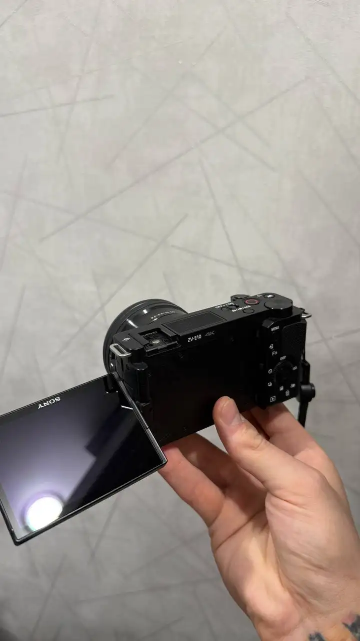 Продам камеру Sony ZV E-10 с объективами и аксессуарами - Фото- и видеокамеры (Электроника) в Южно-Сахалинск