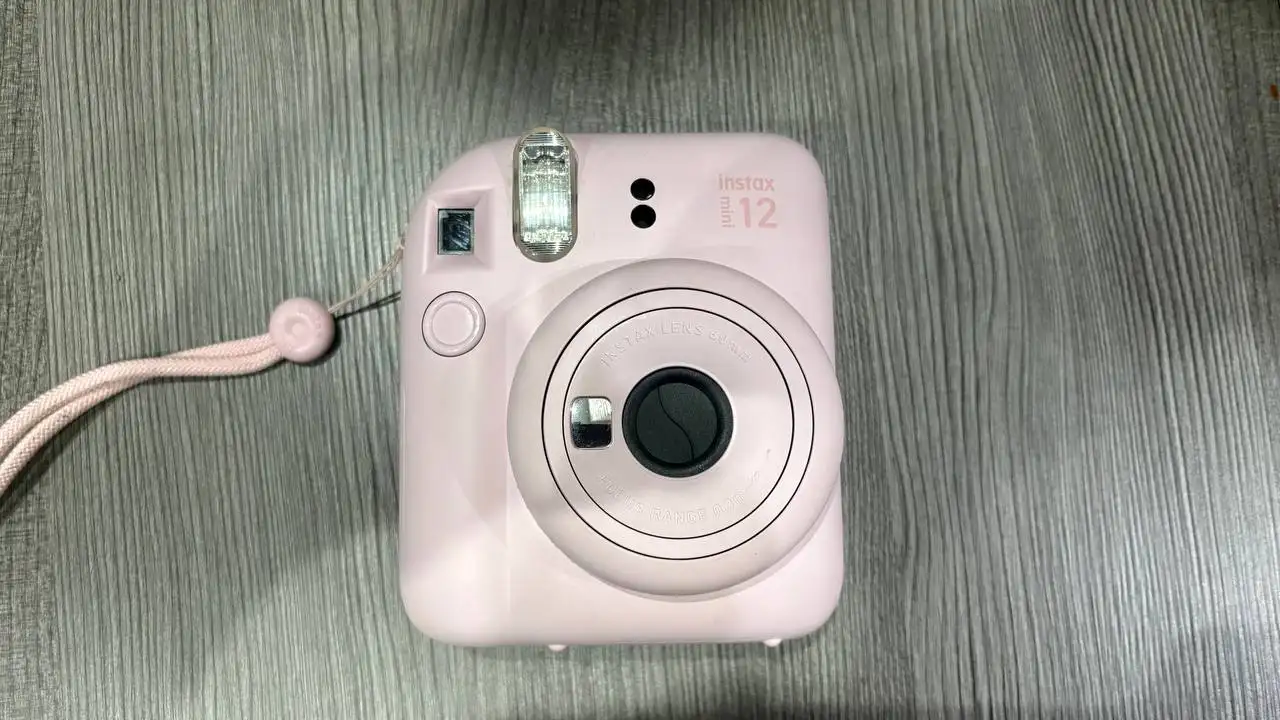 Продам фотоаппарат моментальной печати Fujifilm Instax mini 12 - Фототехника (Электроника) в Южно-Сахалинск
