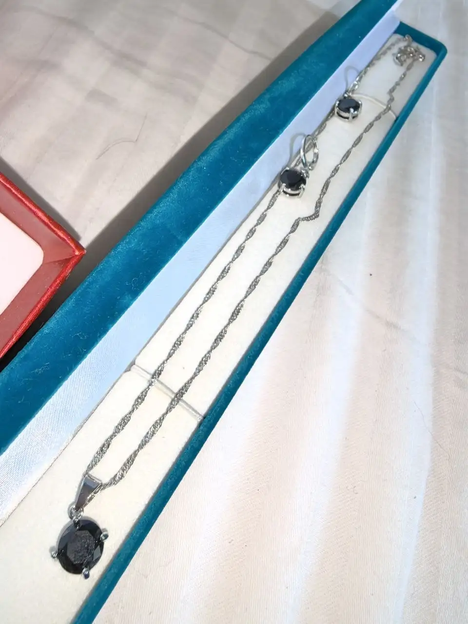 Наборы посеребрение, мулине, закусочница, куртка зима - Барахолка в Южно-Сахалинск