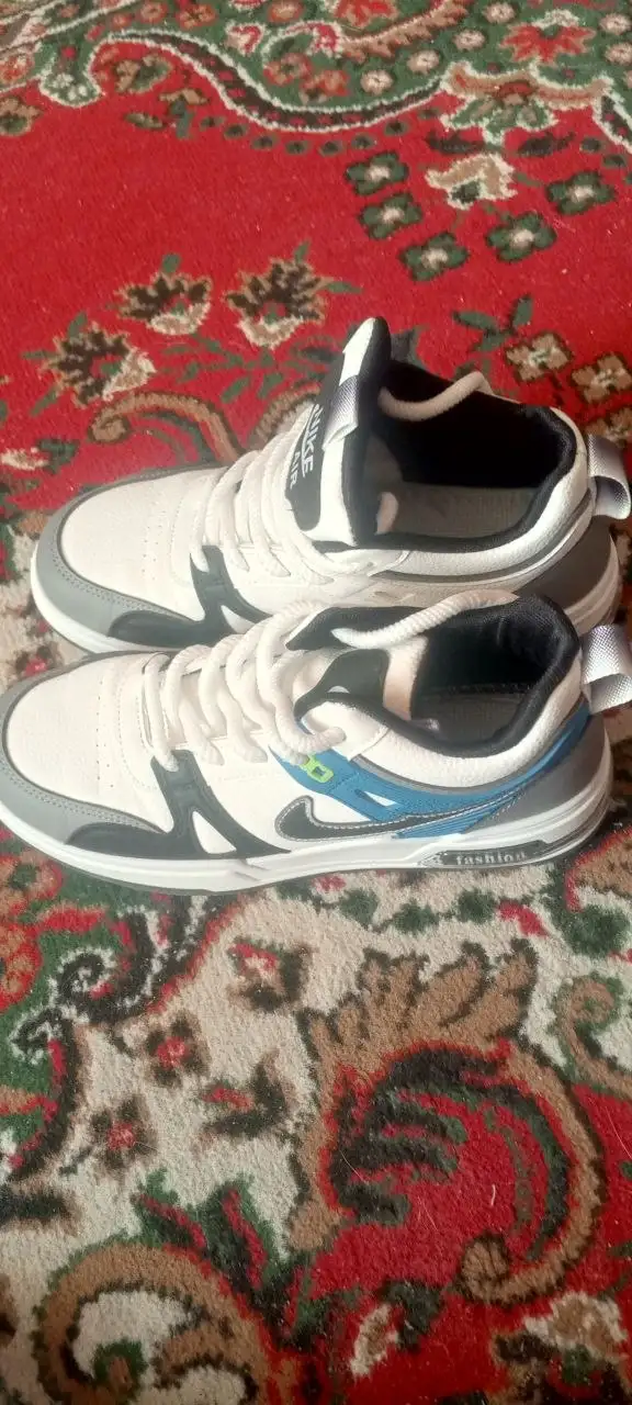 Продам новые кроссовки размер 42-43 - Обувь (Одежда) в Южно-Сахалинск