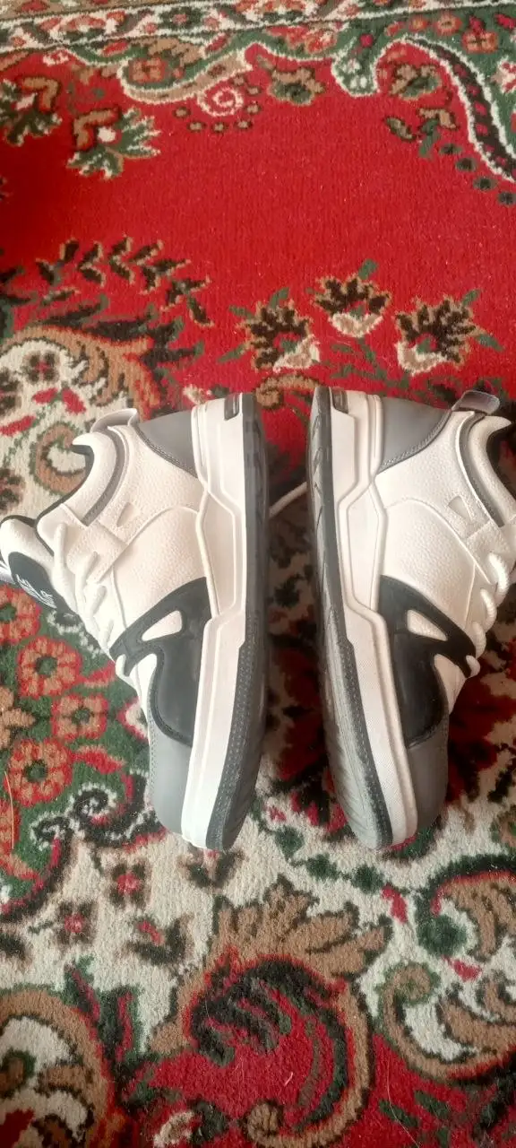 Продам новые кроссовки размер 42-43 - Обувь (Одежда) в Южно-Сахалинск