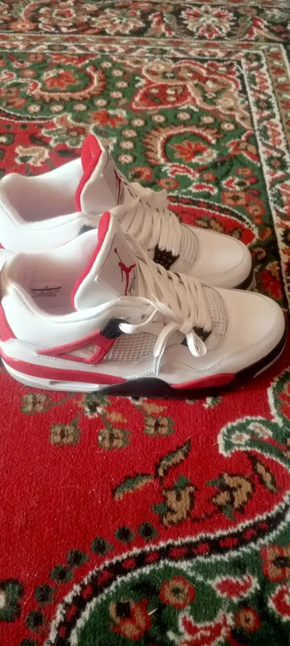 Продам новые кроссовки размер 42-43 - Обувь (Одежда) в Южно-Сахалинск