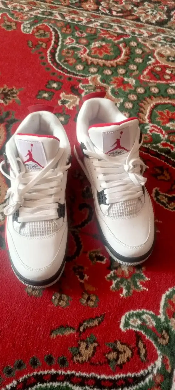 Продам новые кроссовки размер 42-43 - Обувь (Одежда) в Южно-Сахалинск