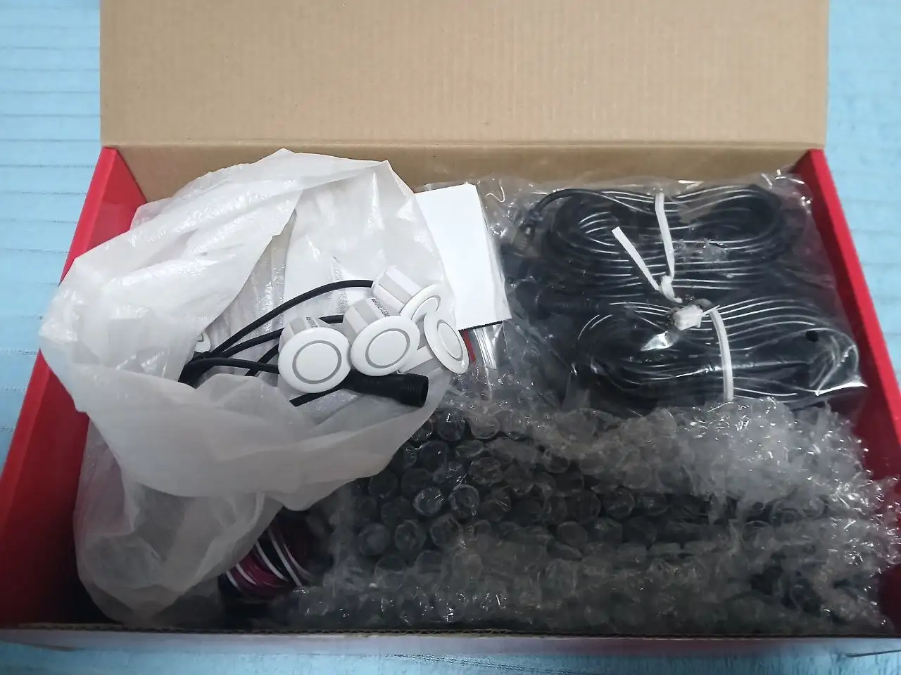 Продажа новых белых датчиков парковки - Аксессуары (Авто) в Южно-Сахалинск